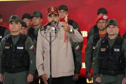 Presidente Nicol�s Maduro Moros acompa�ado del Alto Mando Militar. (Foto: Agencia Venezuela News)