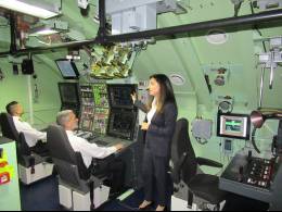 Cristina Abad nos explica el funcionamiento del simulador de plataforma (autor)