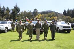 Entrega de los nuevos veh�culos tipo pick up.