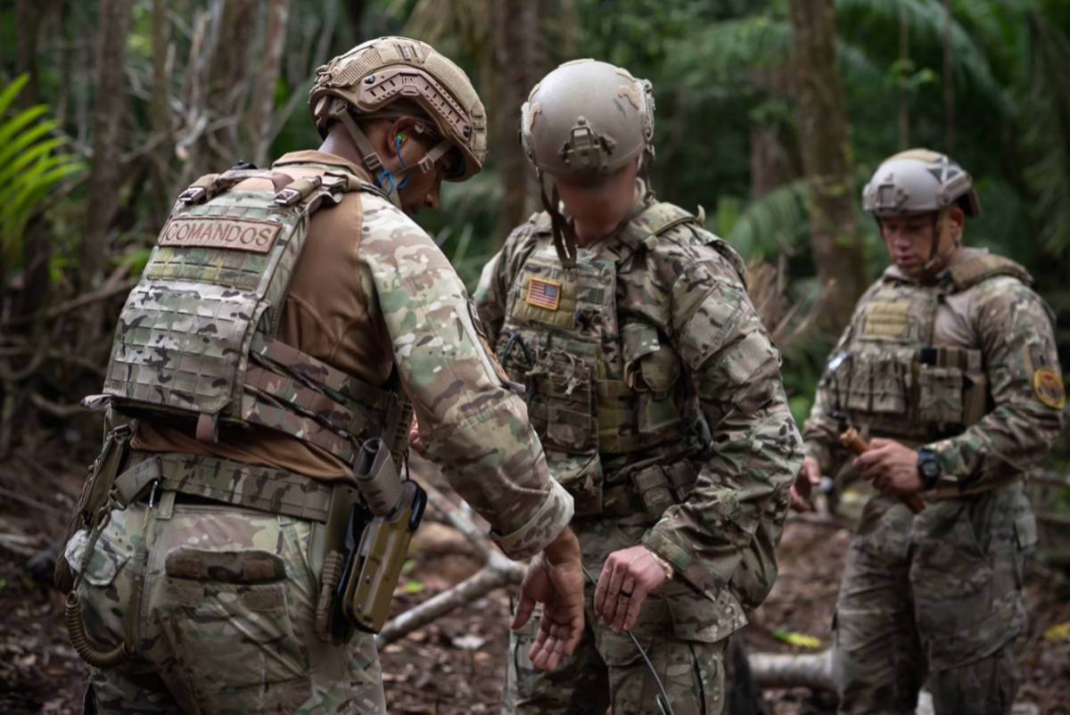 Fuerzas especiales del SENAN y del 7th SFG. (Foto: SOCSOUTH) Fuerzas especiales del SENAN y del 7th SFG. (Foto: SOCSOUTH)