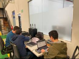 Investigadores trabajando en el proyecto. (AERTEC)