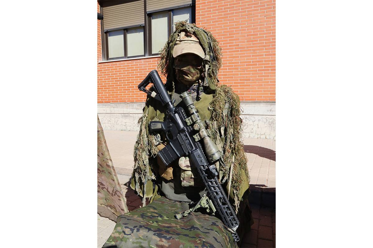 El rifle DMR SIG Sauer 716 de 7,62 mm, expuesto por la CRAV, durante el pasado d�a del 23 de febrero. (foto Julio Ma�z)