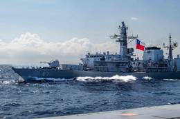 La Fragata FF-07 �Almirante Lynch� que cumple 18 a�os en Chile. (foto: Armada de Chile)