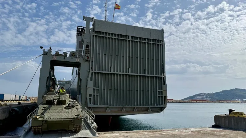 Un VCI “Pizarro” desciende del “El Camino Español”. Foto: COMGECEU Un VCI “Pizarro” desciende del “El Camino Español”. Foto: COMGECEU