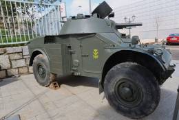 El AML-60 de la Fundaci�n Don Rodrigo pintado con los colores de la Infanter�a de Marina espa�ola. (Foto Julio Ma�z)