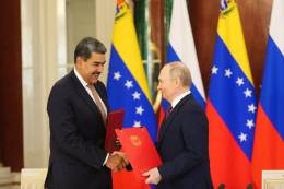 Los presidentes de la Federaci�n de Rusia, Vlad�mir Putin, y de Venezuela, Nicol�s Maduro Moros, durante la firma de acuerdos en el Kremlins. (Foto: MINCI)