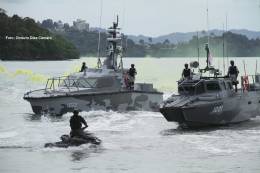 Numerosos medios navales fueron mostrados a los que visitamos algunos de los espacios donde se desarrollaba la feria malaya LIMA 25. (Octavio D�ez C�mara)