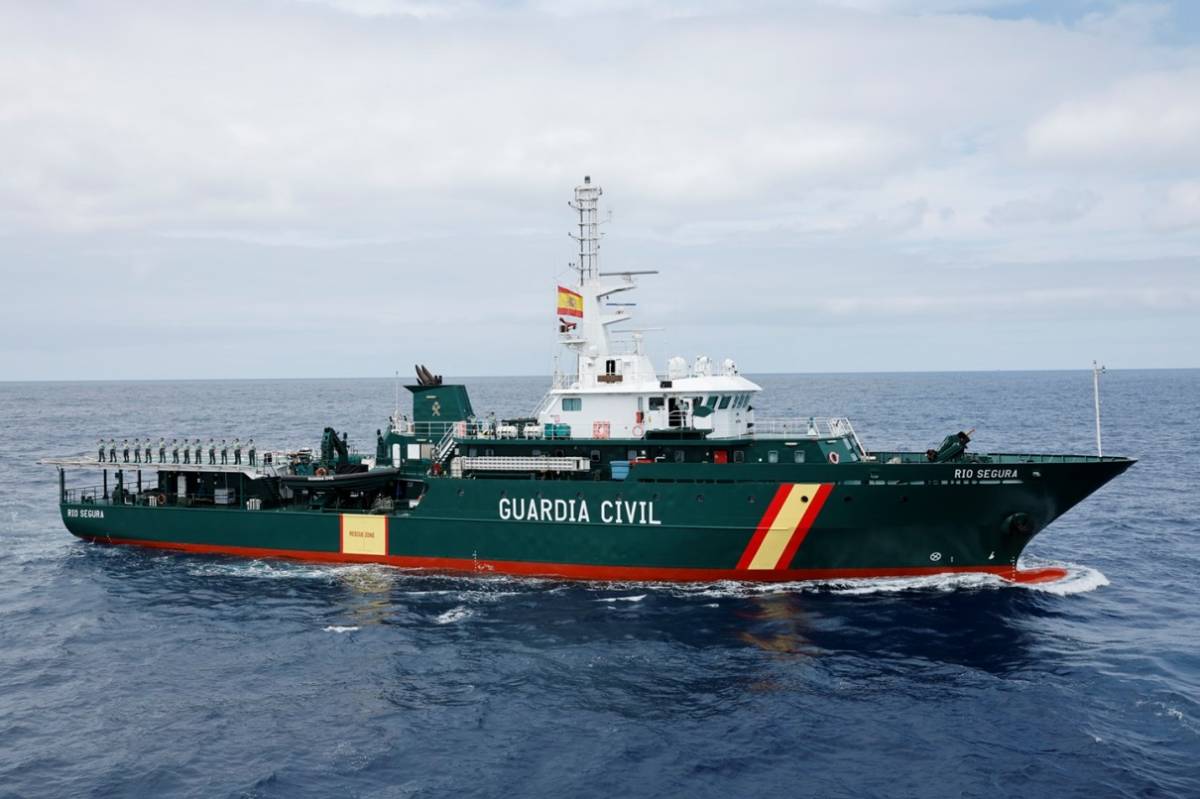 La patrullera oceánica “Río Segura” de la Guardia Civil con nuevo esquema de pintura. (foto MDE/Guardia Civil) La patrullera oceánica “Río Segura” de la Guardia Civil con nuevo esquema de pintura. (foto MDE/Guardia Civil)