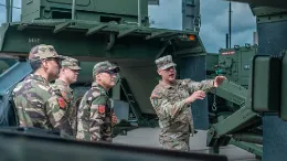 Visita de la delegaci�n marroqu� a las instalaciones americanas en Alemania para conocer los Patriot.