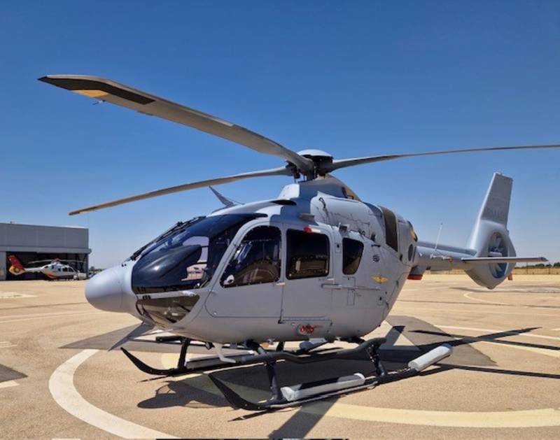 El último de los H135 entregados por Airbus Helicopters a la Armada, el NIVAL 1206. (foto FLOAN) El último de los H135 entregados por Airbus Helicopters a la Armada, el NIVAL 1206. (foto FLOAN)