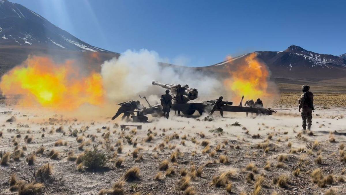 Momento del disparo con un obs Soltam M-71. (foto: Ejrcito de Chile)