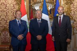 El Canciller Elmer Schialer y el Ministro de Defensa, Walter Astudillo Ch�vez, con el Ministro para Europa y Asuntos Exteriores, Jean-No�l Barrot.