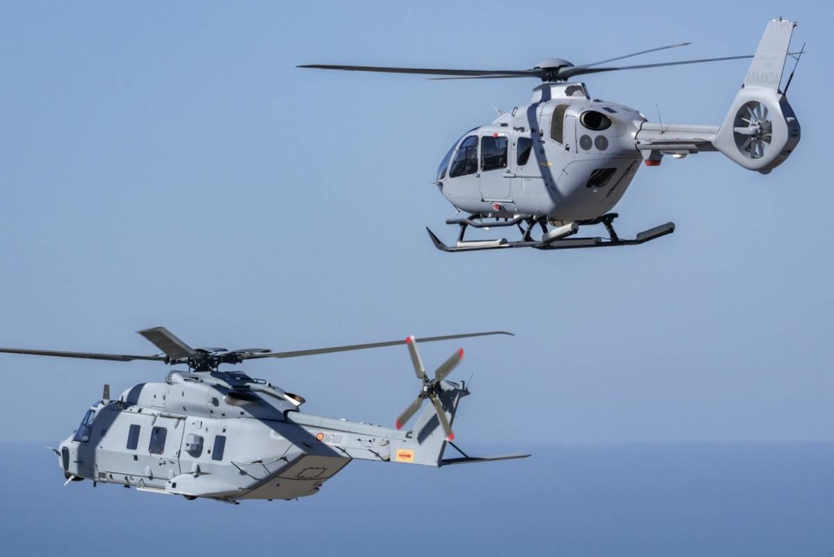 Los dos modelos de helic�pteros suministrados por Airbus Helicopters Espa�a a la Armada espa�ola. (foto Jos� Antonio Almarza)
