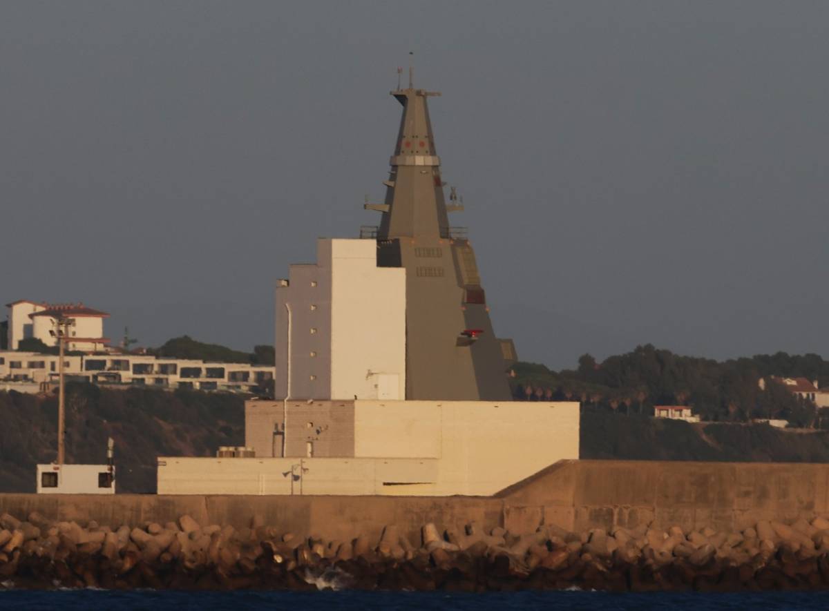 El CIST instalado en el puerto de la Base Naval de Rota. (foto Julio Ma�z)