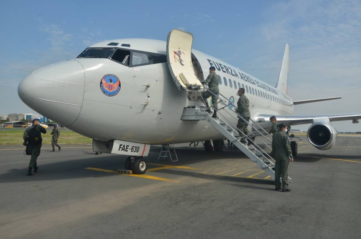 El Boeing 737-200 de la Fuerza Aérea Ecuatoriana. El Boeing 737-200 de la Fuerza Aérea Ecuatoriana.