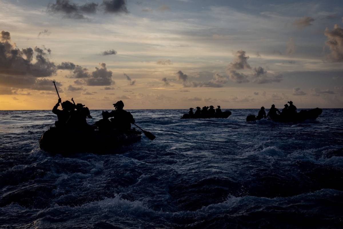 Marines en aproximaci�n a la costa a bordo de botes Zodiac en el marco de los ejercicios militares que realiz� la semana pasada la 22� MUA en Puerto Rico. (Foto: SOUTHCOM)