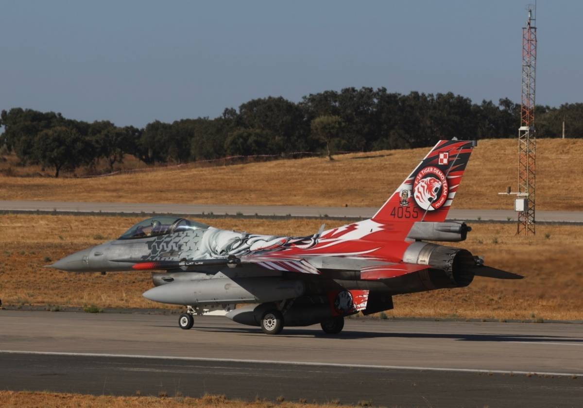 Uno de los Lockheed Martin F-16C polacos, en concreto de su 6� Escuadr�n T�ctico de Combate.