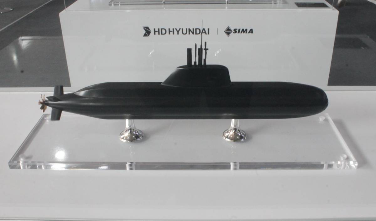 Maqueta del submarino HDS-1500 de Hyundai para la Marina de Guerra del Per�.
