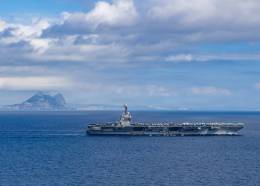 El portaaviones USS �Gerald R. Ford� cruzando el estrecho de Gibraltar el pasado 1 de octubre. (Foto US Navy)