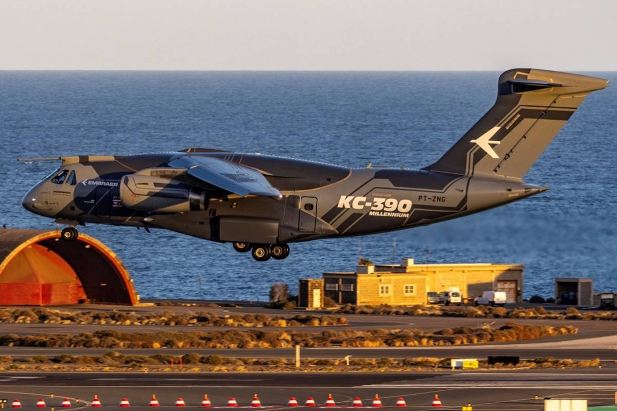 El KC-390 �Millenium� demostrador aterrizando en Gando. (foto Antonio Rodriguez Santana) 