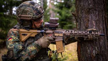 La l�nea de los nuevos fusiles de asalto G95 de Alemania se inspira en el concepto M4 estadounidense (Bundeswehr, Mario B�hr)