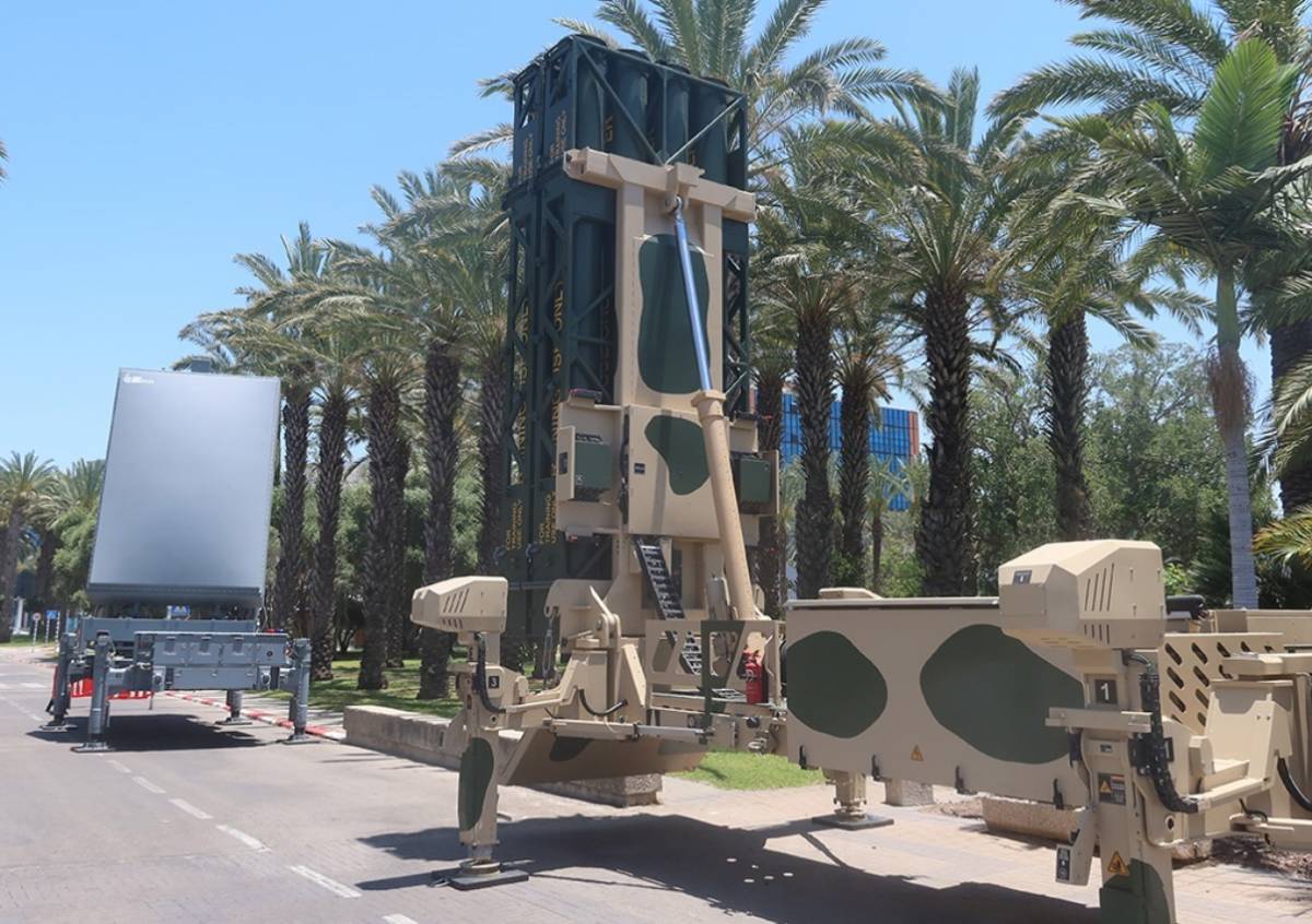 Unidad de defensa aérea IAI Barak MX mostrada con el radar ELM-2084 MMR asociado de ELTA Systems. Unidad de defensa aérea IAI Barak MX mostrada con el radar ELM-2084 MMR asociado de ELTA Systems.