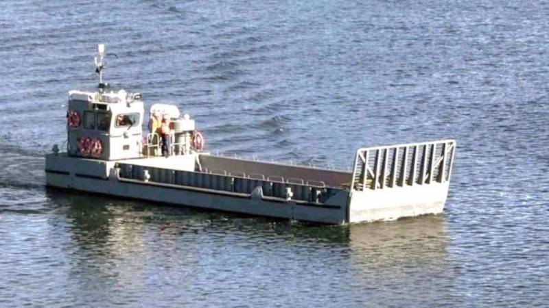 Primera barcaza del Buque Multipropósito “Magallanes” del Proyecto Escotillón IV de la Armada de Chile. Primera barcaza del Buque Multipropósito “Magallanes” del Proyecto Escotillón IV de la Armada de Chile.