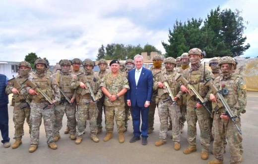 Presidente Jose Antonio Kast junto al �Grupo de Tarea Arauco� compuesto por Infantes de Marina de la Armada de Chile.