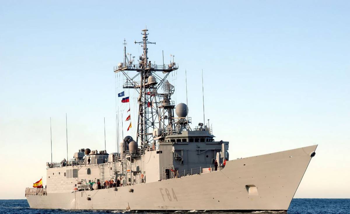 La fragata Reina Sof�a (F84) de la Armada (Armada)