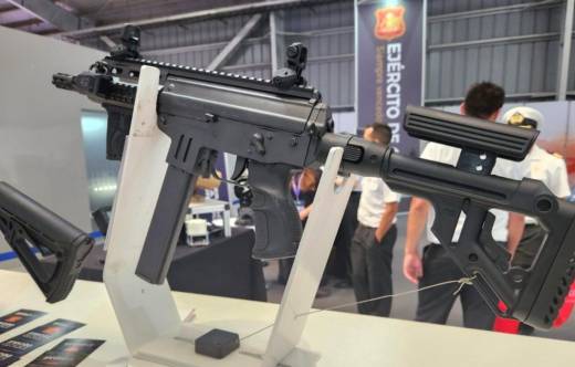 subfusil SAF modernizada versi�n 2026 de las F�bricas y Maestranzas del Ej�rcito de Chile 