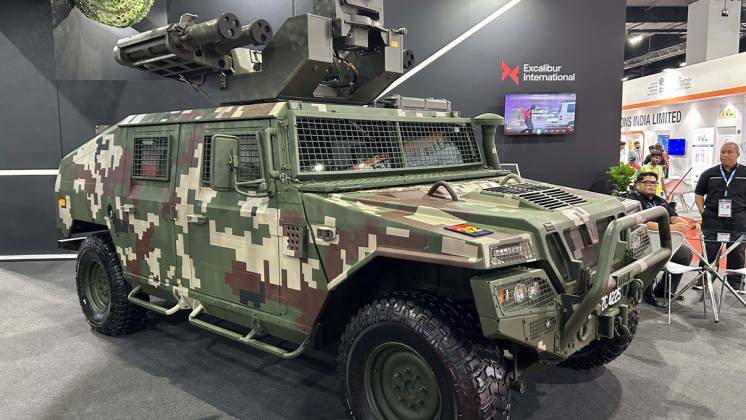 El sistema antia�reo sobre URO VAMTAC ST-5 de Malasia. (Octavio D�ez C�mara)
