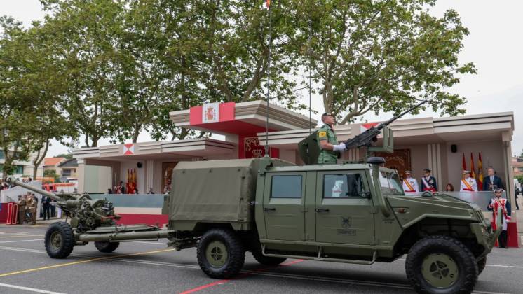 El VAMTAC ST5 dise�ado para el remolque del de la BRIPAC durante el desfile del pasado d�a 30 mayo. (foto Rub�n Somonte/MDE)