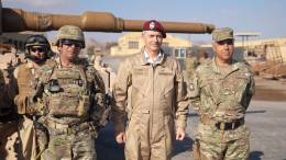Presidente Jos� Antonio Kast uniformado con el buzo de Tanquista del Ej�rcito de Chile. 