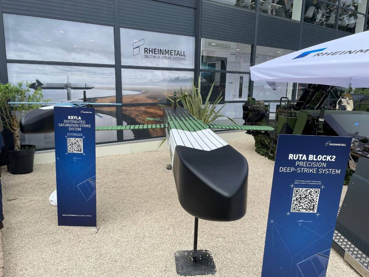 Ruta Block 2 y Kryla en el estand de la compa��a (Rheinmetall)