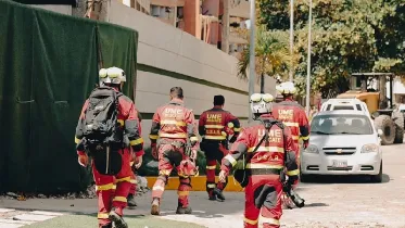 Elementos de la Unidad Militar de Emergencias (UME) desplegados en La Guaira. (Cr�ditos: Ministerio de Comunicaci�n de Venezuela)