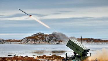 Lanzamiento de misiles de defensa a�rea NASAMS