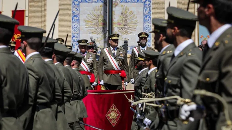 El Jefe de Estado Mayor del Ej�rcito de Tierra preside la entrega de los Reales Despachos en la Academia General Milita.