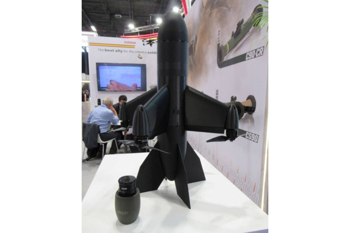 Interceptor contra UAVs desarrollado por la empresa española ARMMO, con cabeza de guerra de la también española INSTALAZA (autor) Interceptor contra UAVs desarrollado por la empresa española ARMMO, con cabeza de guerra de la también española INSTALAZA (autor)